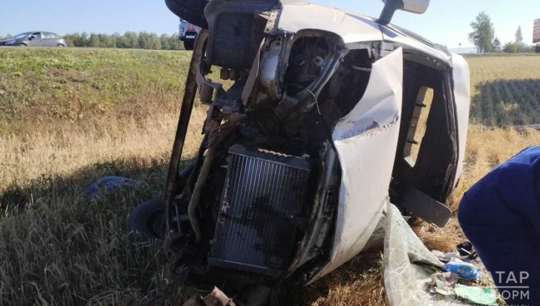 Три человека в больнице.