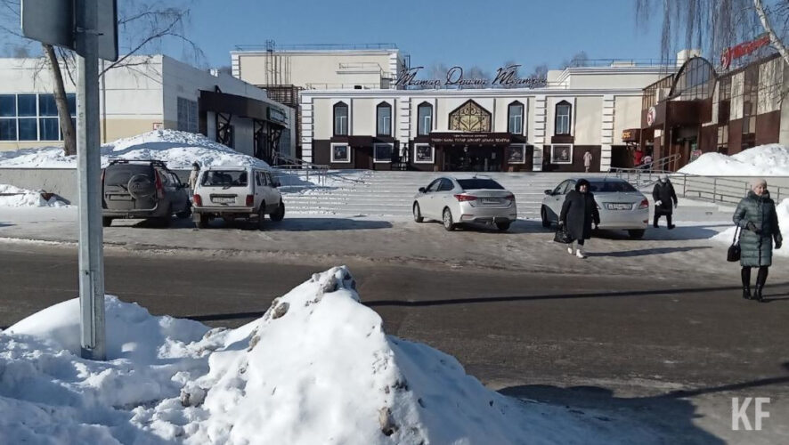 Речь идет о благоустроенной площадке у драмтеатра.