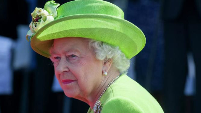Елизавета II испытывает легкие симптомы.