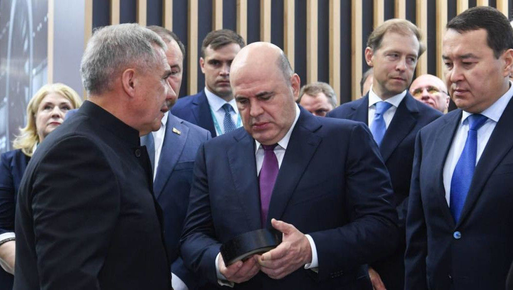 Гендиректор КАМАЗа Сергей Когогин представил проект электрокара «Атом».