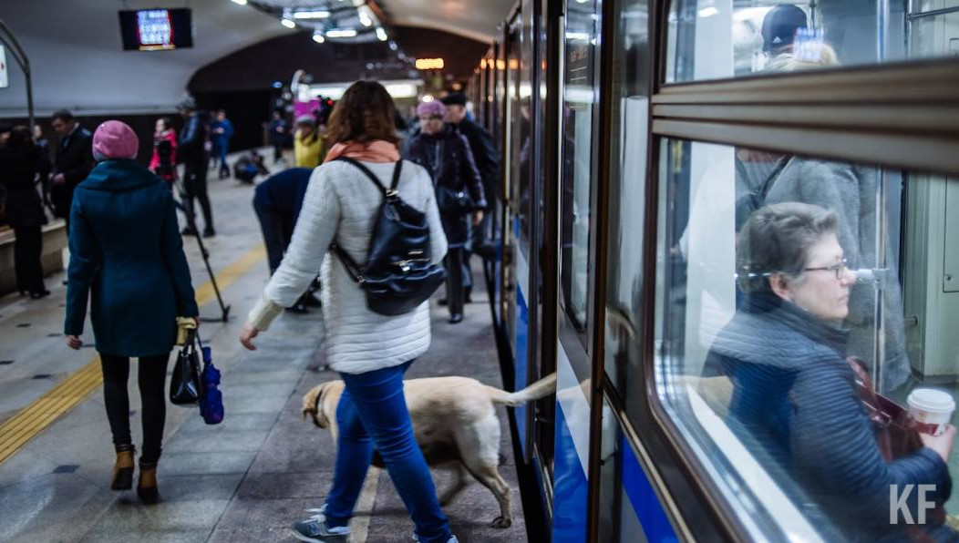 В среднем он в минувшем году зарабатывал почти 253 тысяч рублей.