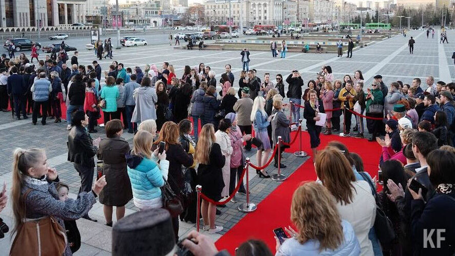 Столица Татарстана вновь встречает представителей индустрии кино у себя в гостях. На XVIII Международный фестиваль съедутся представители стран СНГ и Европы. Без корректировок не обошлось.