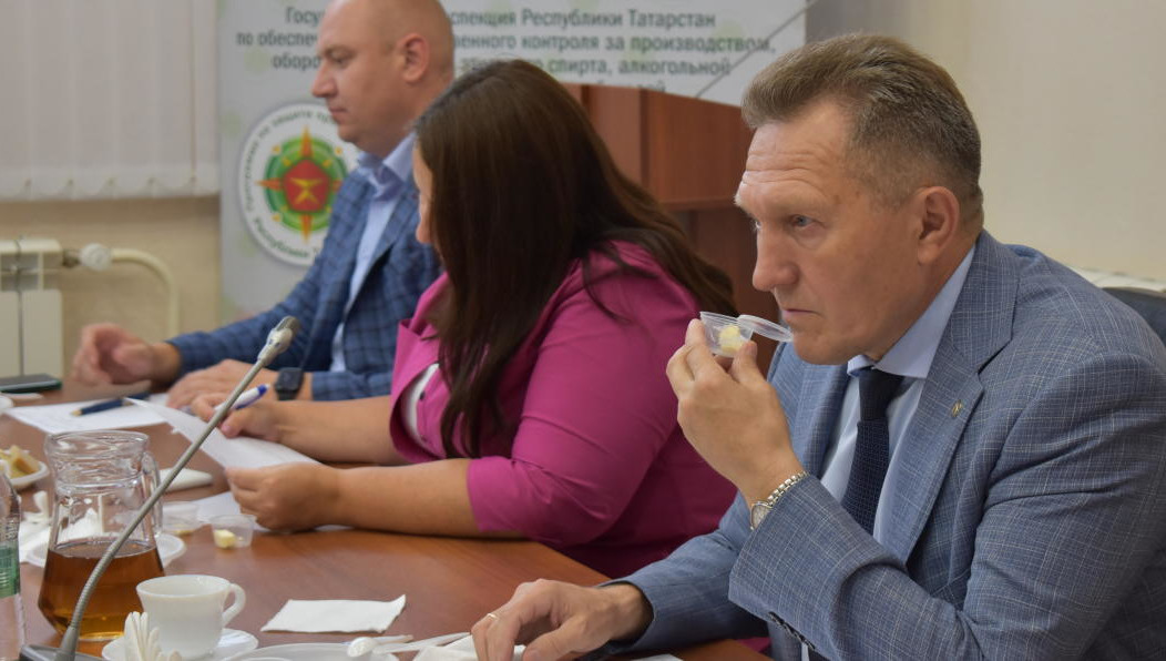 В погоне за удешевлением недобросовестные производители добавляют в масло животный жир взамен пальмового масла. Журналист KazanFirst побывала на дегустации и выяснила