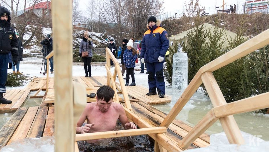 Перед купанием рекомендуется разогреть тело