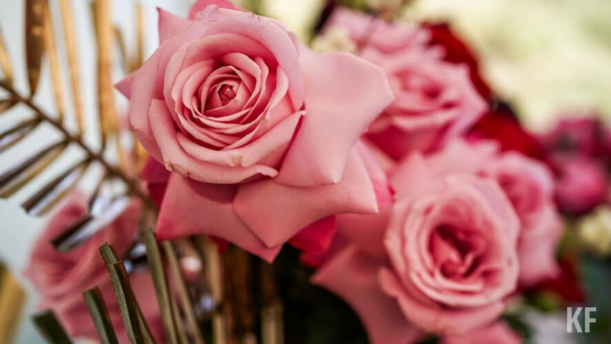 Накануне праздника это самый ходовой товар.