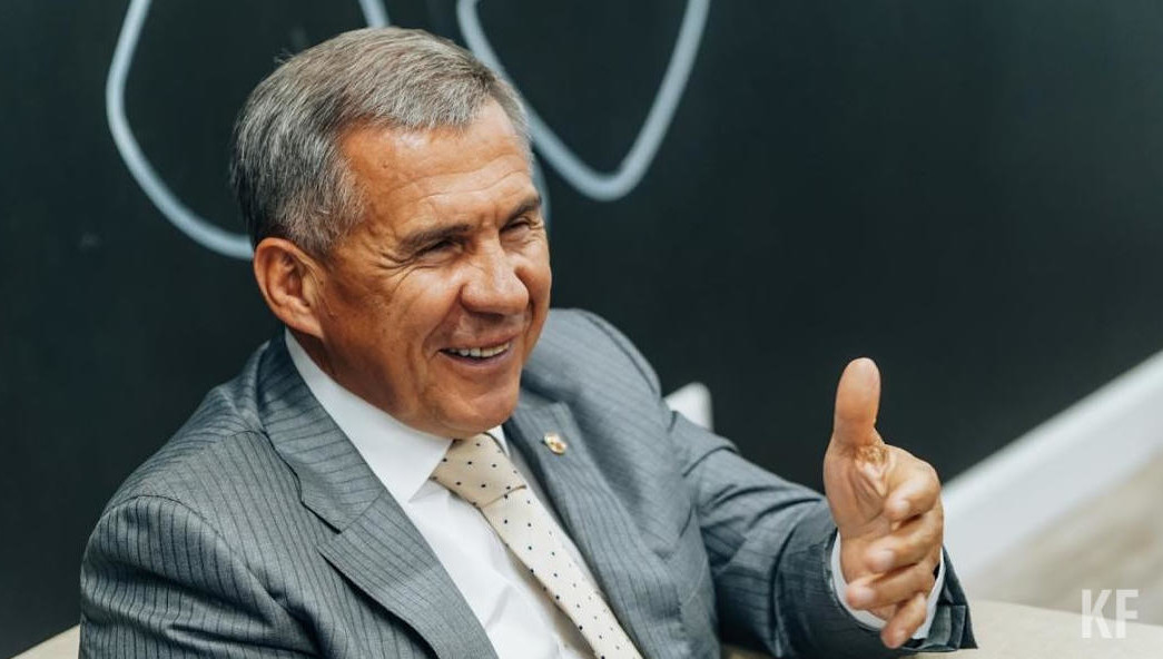 Также раис поздравил всех финансистов с профессиональным праздником.