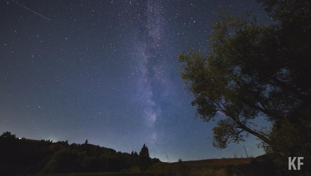Наблюдать за природным явлением лучше всего за городом.