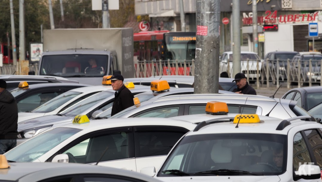 Избитый из-за царапины на машине мужчина остался без денег и телефона.