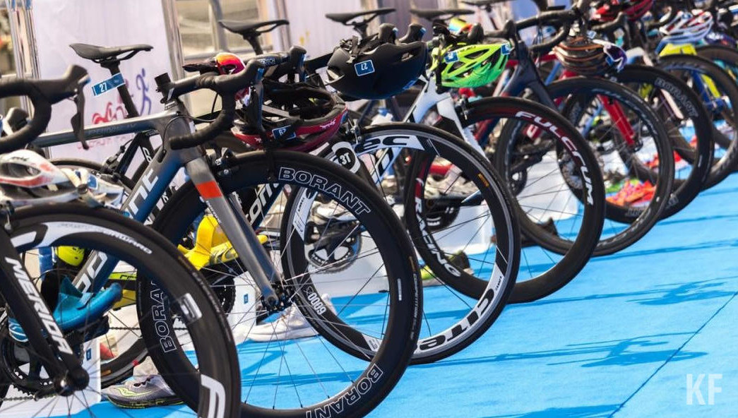 После прохождения дистанции каждому участнику вручили медаль и подарок.