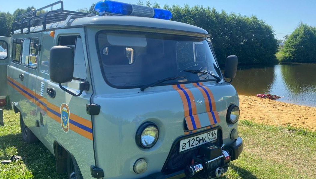 Водолазы достали тело с глубины 4 метров на расстоянии 15 метров от берега.