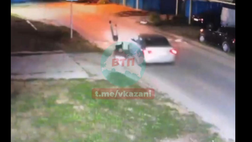 Пострадавшая получила перелом позвоночник и другие травмы.