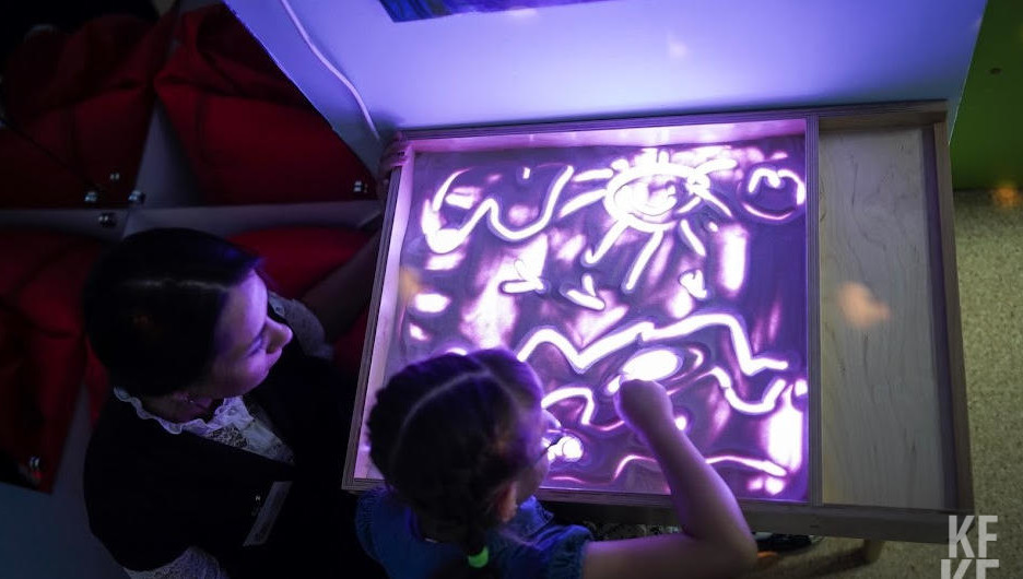 С каждым годом в Татарстане растет количество детей с инвалидностью. Однако далеко не все семьи готовы воспитывать такого ребенка. Чаще всего дети-инвалиды оказываются в интернатах.