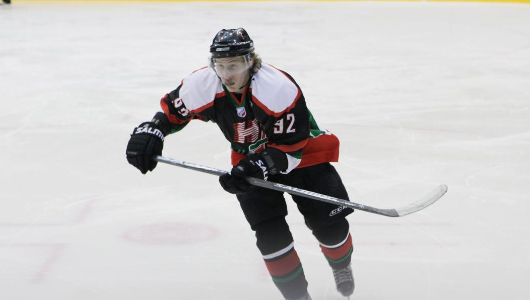 Нападающий «Нефтяника» подписал контракт с казанской командой.