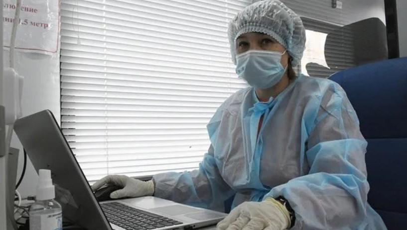 Избиратели также прошли медобследование на участках.