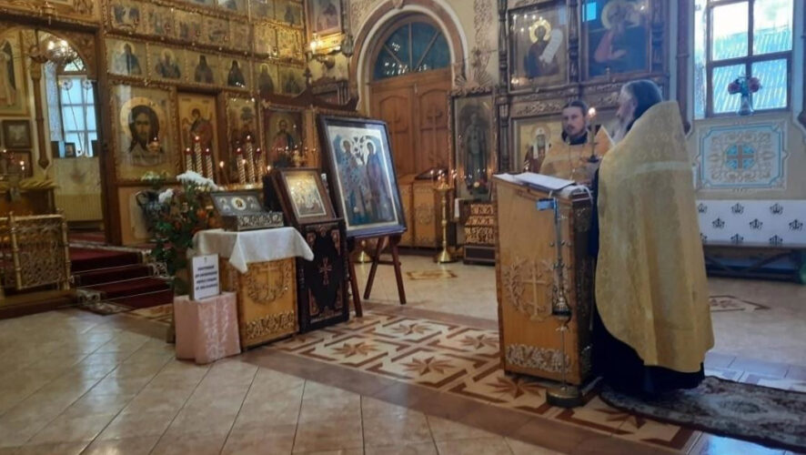 Также в город доставят иконы с частицами мощей священномученика Киприана и мученицы Иустины.