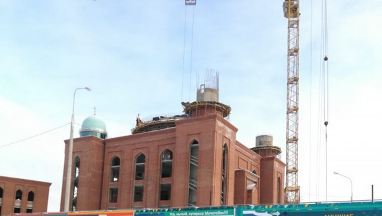 В мечети завершают работы по возведению внешнего контура зданий.