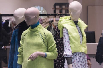 Администраторы казанских брендовых магазинов столкнулись с проблемой. Бедные девушки из «Инстаграма» их используют как склад люкса ради красивых фотосессий.