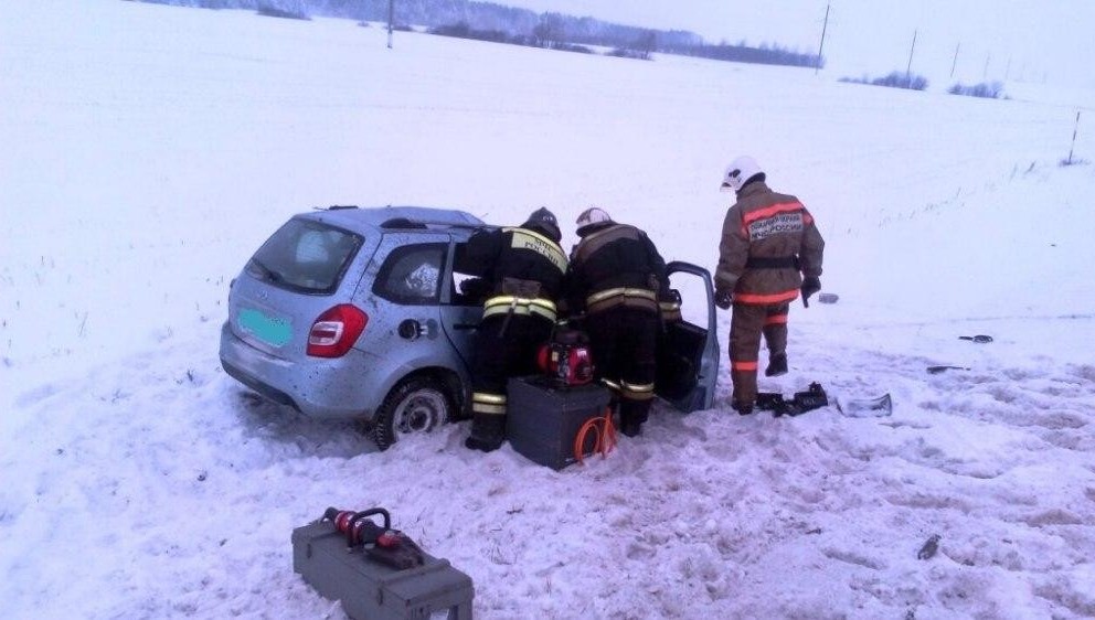 Два человека погибли в результате столкновения фуры Scania и легкового автомобиля Lada Kalina в Чистопольском районе Татарстана