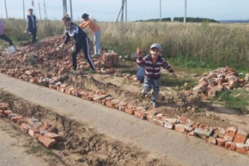 В селе Печищи Верхнеуслонского района республики татарстанцы сделали ремонт дороги в новом микрорайоне.