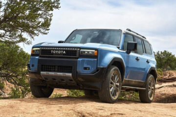 Из-за угловатых форм кузова машина похожа на новые Ford Bronco и Land Rover Defender.