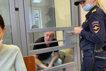 Чиновника обвиняют во взятке и растрате денег на укрепление Куйбышевского водохранилища.