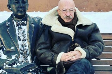 Побывавший в Бугульме Александр Розенбаум назвал мэра города Линара Закирова старым другом. Снимок с главой артист опубликовал в своем Instagram.