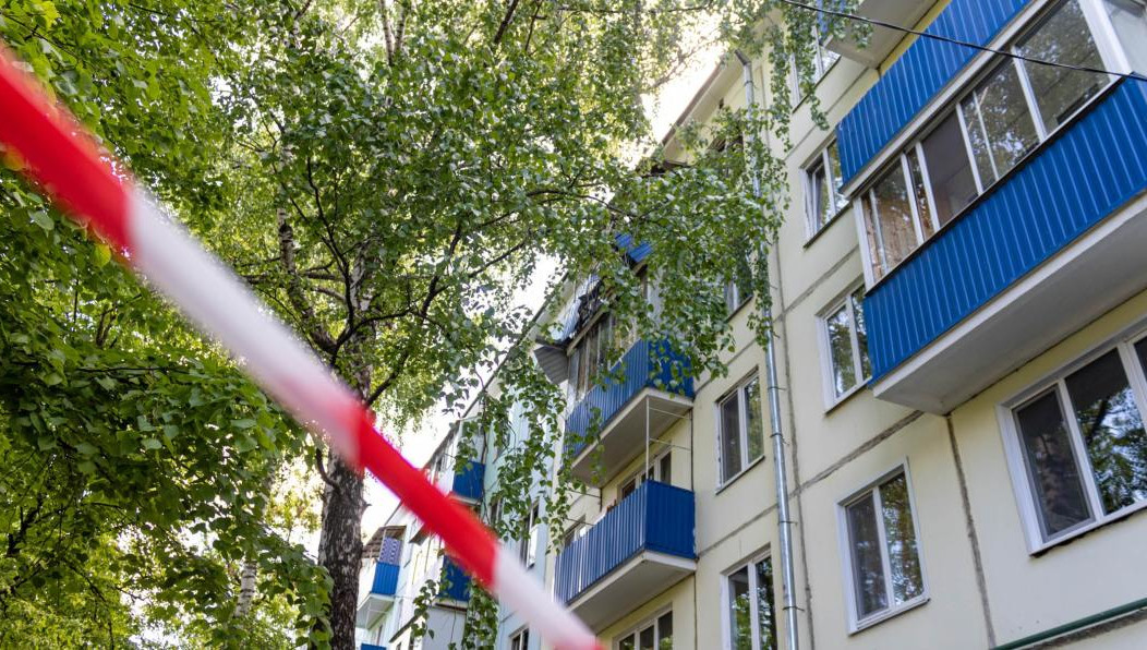 Его доставили в больницу с тяжелыми травмами.