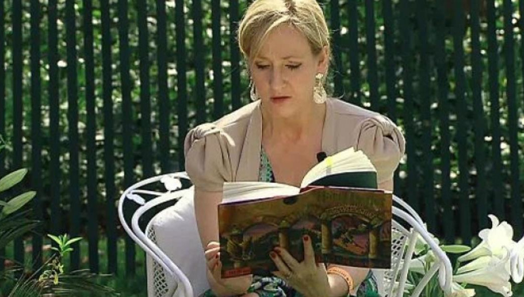 Писательница получила угрозы от экстремиста.