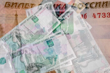 Россияне не доплатили банкам почти 2 трлн рублей.
