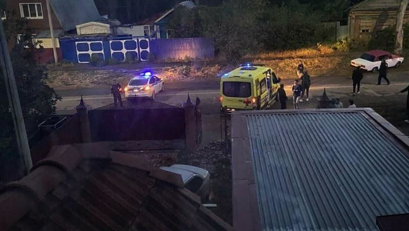 До столкновения мужчина сбил парня.