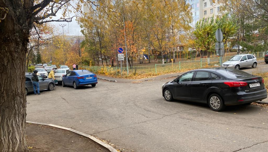 Парень на отечественной легковушке не уступил дорогу «Солярису».