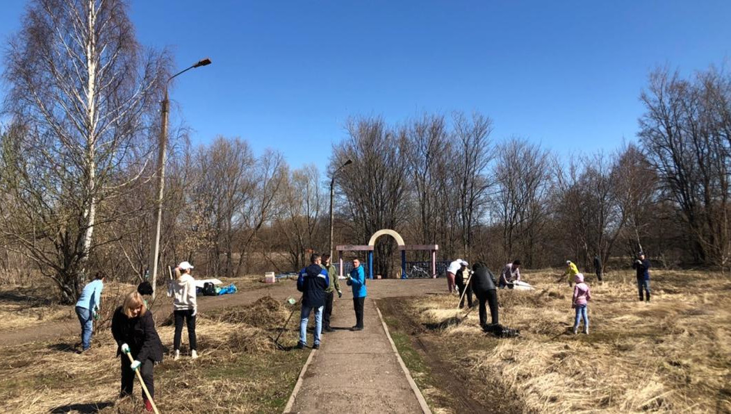 Большая часть из них - школьники и студенты.