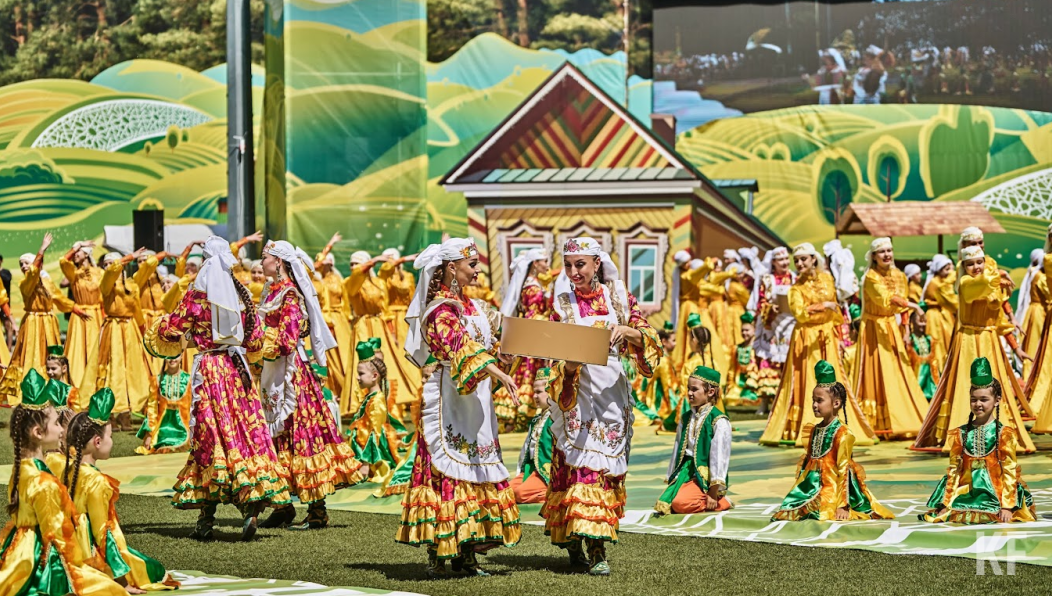 Концепцию празднования посвятили древним обрядам и обычаям татар. Организаторы решили сделать упор на татарский народный колорит и отказались от усилителей звука в пользу живой музыки.