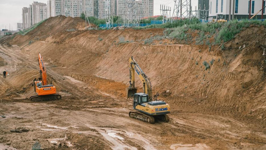 В столице Татарстана перекроют часть улицы Фучика &ndash; там сможет ездить только общественный транспорт. Остальных отправят в объезд через проспект Победы. Рассказываем