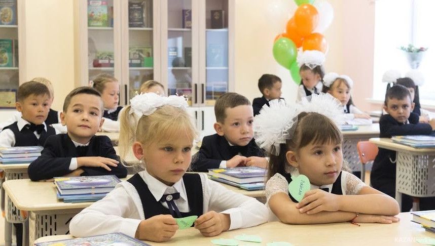 Законопроект позволит обеспечить учеников качественной и безопасной одеждой российского производства.