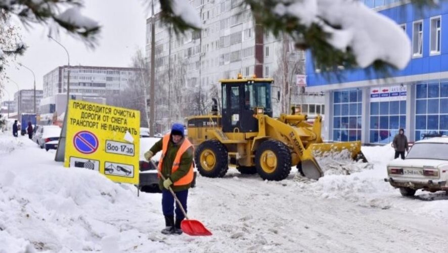 ГИБДД за сутки эвакуирует до 20 автомобилей за помеху работе снегоуборочной техники. Мы публикуем список мест