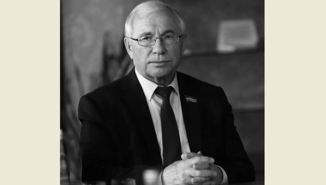 Панихида проходит в Татарском государственном академическом театре имени Камала.