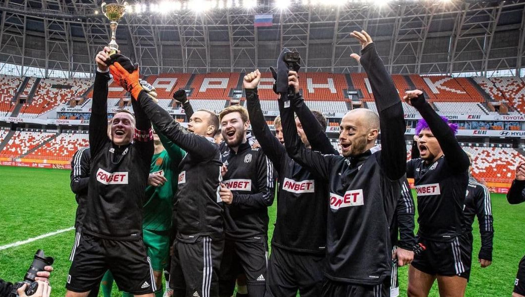 Блогерская команда проиграла питерской «Звезде» в серии пенальти 2:2 (2:4 пен.).