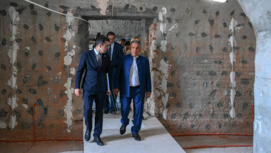 Президент ознакомился с идеями по разработке художественного проекта главной музейной площадки - музея истории Казанского Кремля.