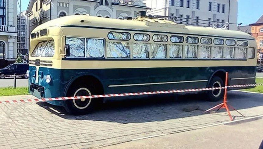 Новые экспонаты установлены в честь 75-летия открытия троллейбусного движения в столице Татарстана.