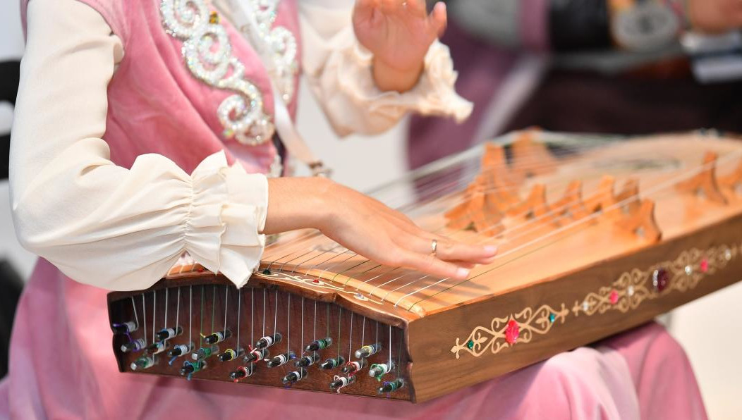 Несколько десятков необычных экспонатов были переданы в дар выставке музыкальных инструментов ОЦ «Алмет»