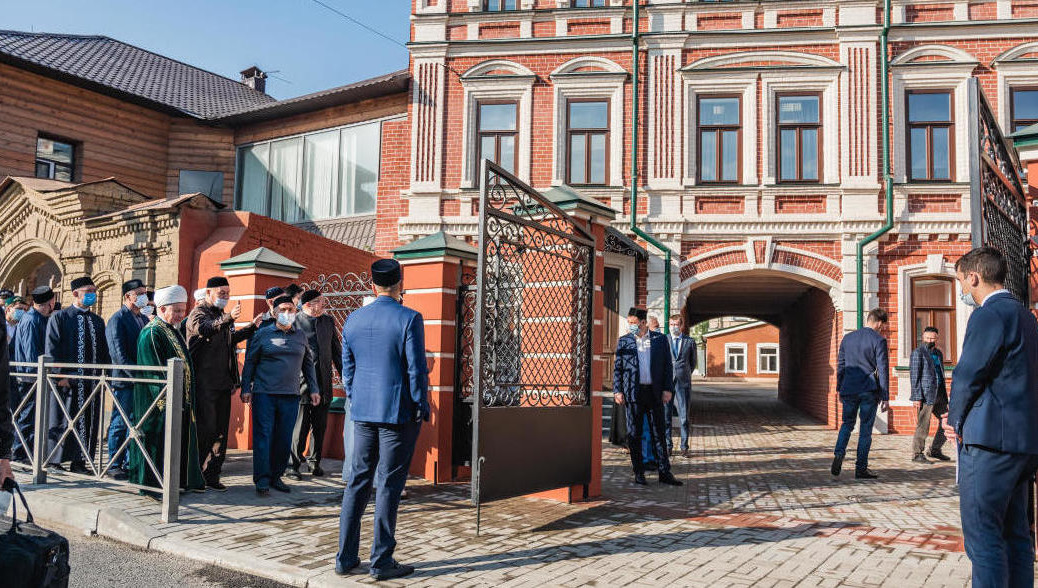 Учреждение основали в 1882 году в приходе Пятой соборной (ныне Галеевской) мечети Старо-Татарской слободы.