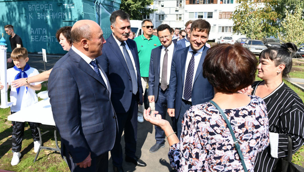 На территории дома №15/21 появились дополнительные парковочные места и футбольно-баскетбольная площадка.