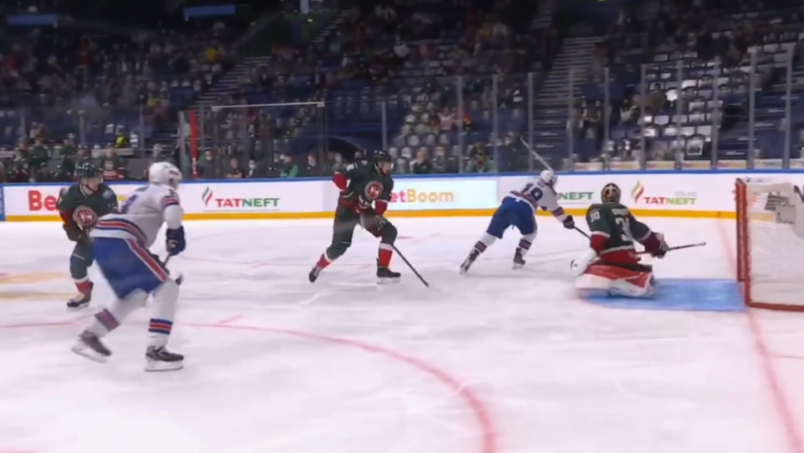 Казанцы стартовали с поражения 2:3.