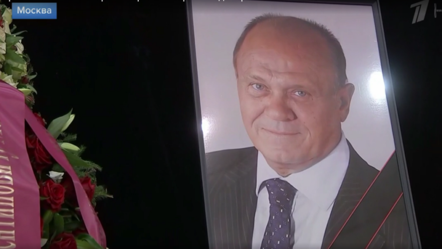 Меньшов скончался на 82-м году жизни от последствий коронавируса.