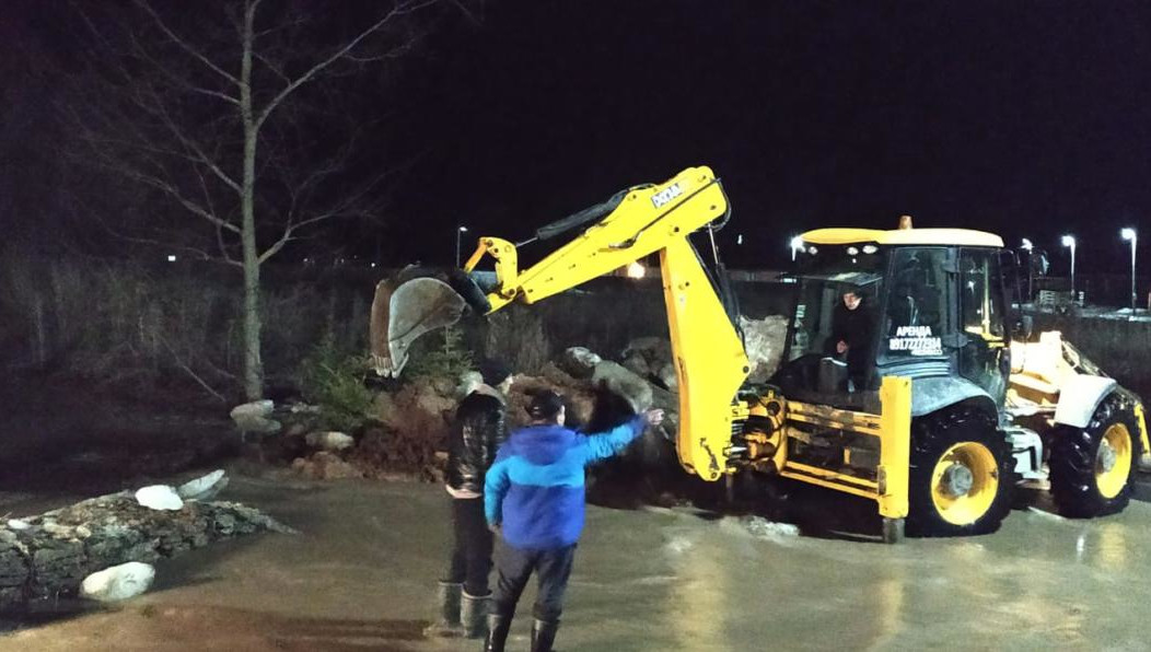 Автомобильный проезд по мосту через реку Каипку временно органичен.