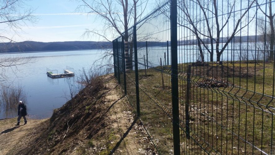 На береговых полосах Куйбышевского водохранилища — 350 случаев незаконного преграждения доступа граждан к воде