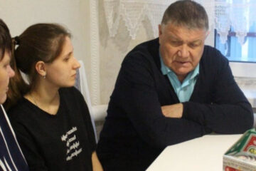 Также Вячеслав передал семьям материальную помощь.