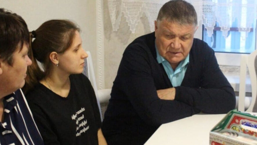 Также Вячеслав передал семьям материальную помощь.