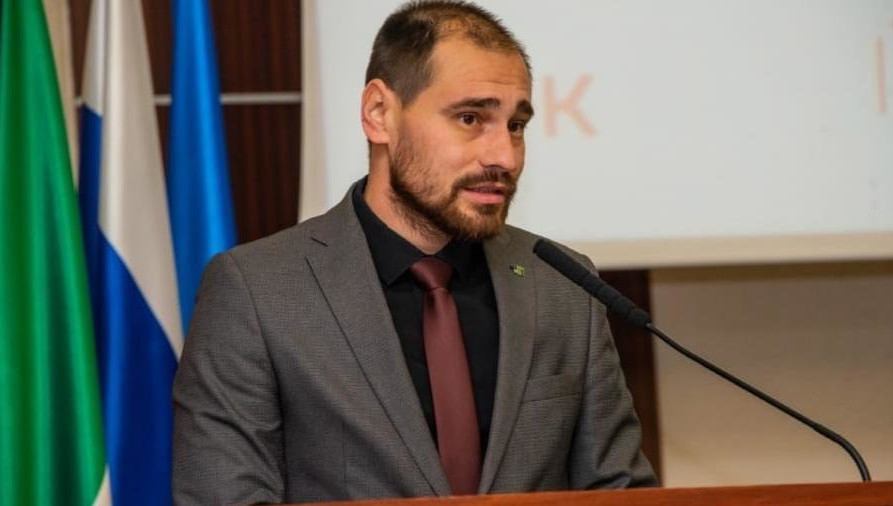 Айназ Ярмиев займет это же кресло в исполкоме района.